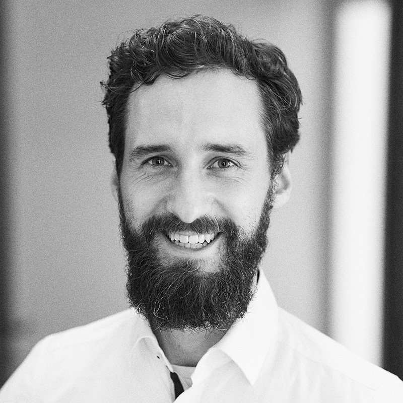 Jan-Philipp König, Management · Geschäftsführung